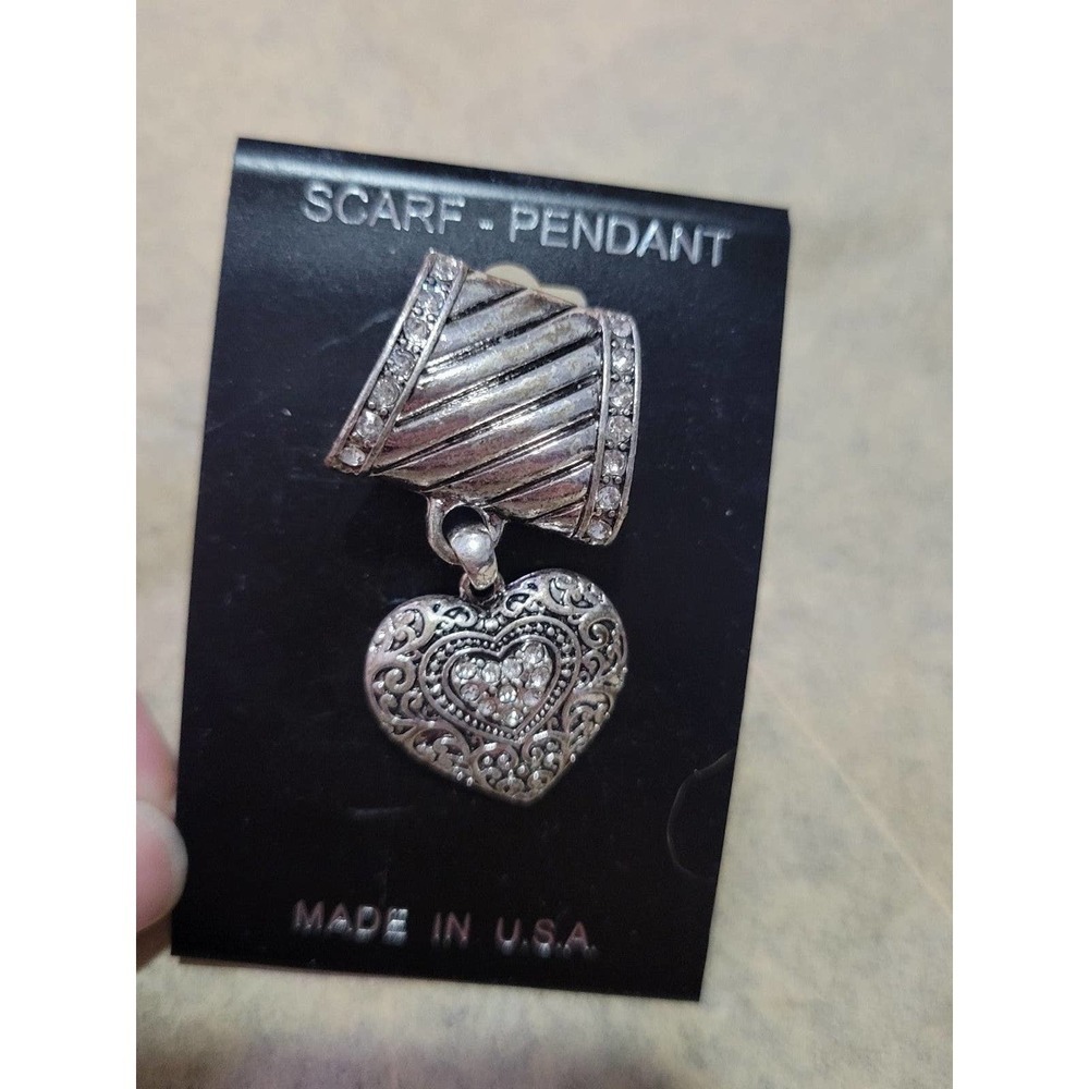 NWT Heart Silver Scarf ring